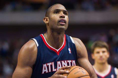 Al Horford injury: Hawks center leaves game with shoulder injury ...