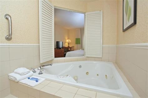 12 Hotels with Jacuzzi in Room Jacksonville Florida: Best hot tub suites