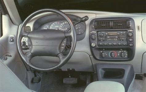 1996 Ford Explorer Pictures 9 Photos Edmunds