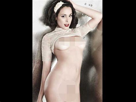 Playboy lanzó su calendario hot 2012 Infobae