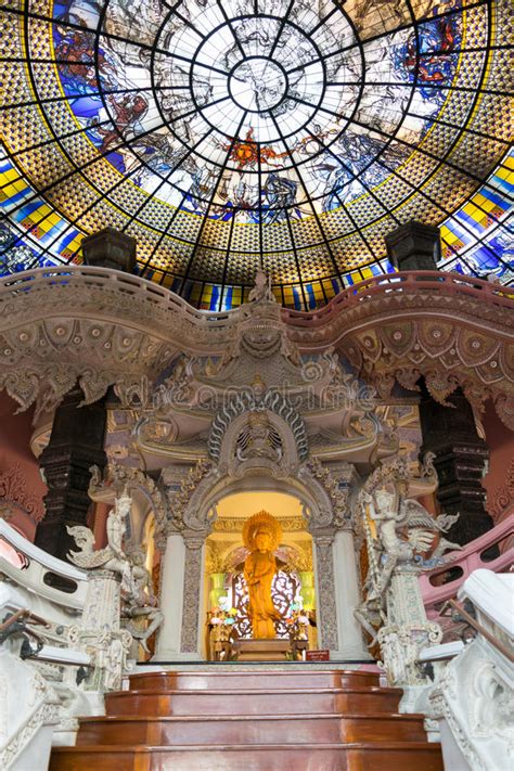 Estatua De Guanyin En El Museo De Erawan Foto De Archivo Editorial