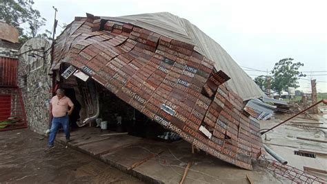 Fuerte Temporal En Corrientes Voladura De Techos Ca Da Rboles Y