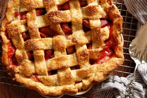 Old Fashioned Strawberry Rhubarb Pie