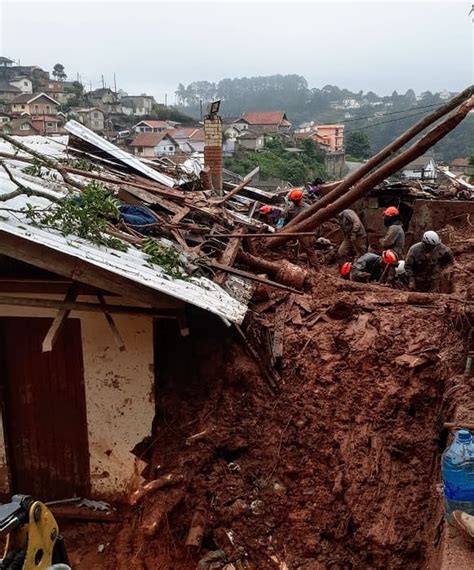 Deslizamento de terra em Campos do Jordão deixa 4 mortos VEJA SÃO PAULO