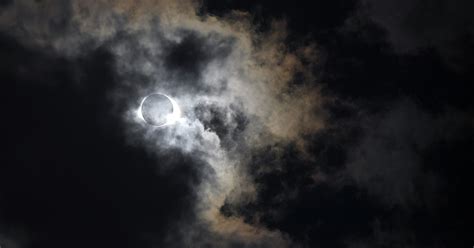 Solar Eclipse Time Lapse: Experience the eclipse with this stunning ...