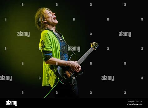 Steve Vai Esibizione Hi Res Stock Photography And Images Alamy