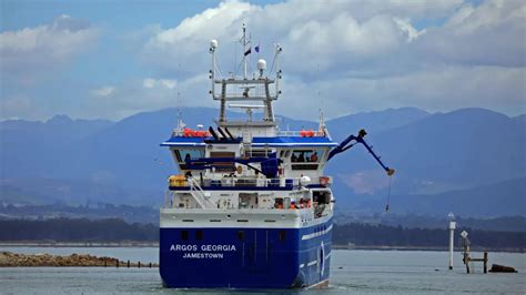 Arrojan Flores Al Mar En Homenaje A Los Fallecidos Del Argos Georgia