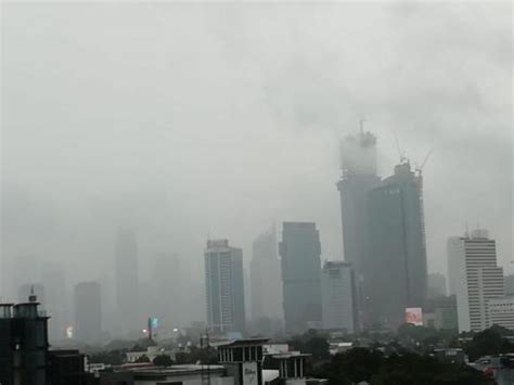 Jakarta Diselimuti Kabut Seperti Di Puncak Ini Penjelasan Bmkg