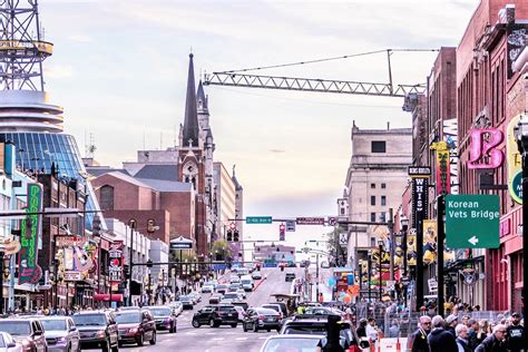 broadway downtown nashville    broadway  night