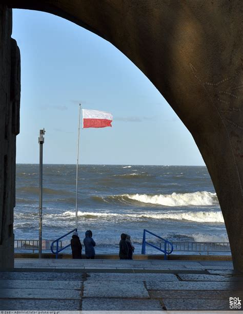 Pomnik Zaślubin Polski z Morzem bulwar Szymańskiego Jana Kołobrzeg