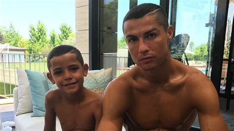 Trotz Zwillings Sensation Cristiano Ronaldo Chillt Mit Sohn