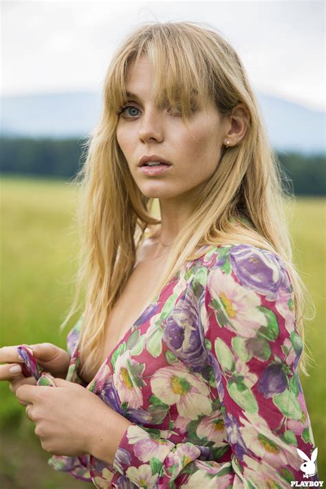 Blonde Hottie Jordy Murray Poses Naked Outdoors Photos