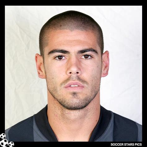 Soccer Stars Pics: Víctor Valdés Barcelona