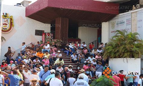 Protestan Maestros Del SUSPEG En Oficinas De Finanzas En Acapulco