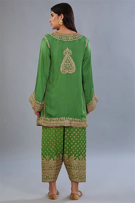 Green Satin And Silk Embellished Kurta Set By Diksha Tandon At Pernias