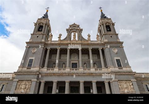 Catedral de la Almudena Stock Photo - Alamy