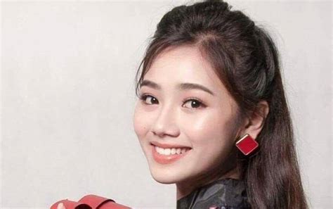 Vẻ đẹp cuốn hút của hot girl xứ Nghệ đam mê múa đương đại