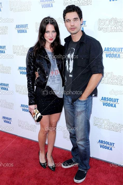 Lynn Collins Et Steven Strait — Photo éditoriale © Sbukley 15165085