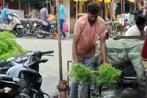 Video Viral तुम्ही खात असलेली भाजी गटारात धुतलेली तर नाही ना