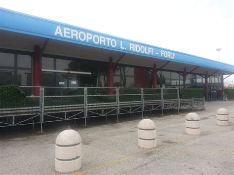 Aeroporto Ridolfi Forlì Salvini apre a Zattini