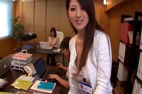 Watch 乳首が見れる会社このOLは優秀だ3 Ol 乳首 胸ちら Porn SpankBang