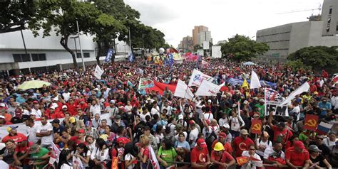 Venezolanos Se Movilizan Para Conmemorar El Día Internacional Del