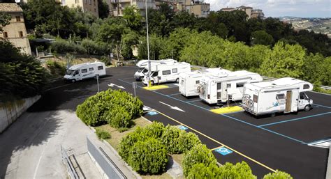 Aree Sosta Camper, Parcheggio o Campeggio? - GUIDA COMPLETA