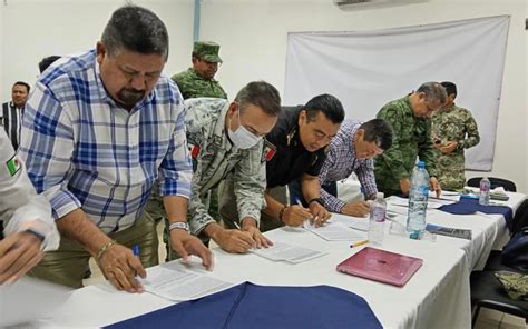 Policías retenidos vuelven a casa y el orden a Ocosingo