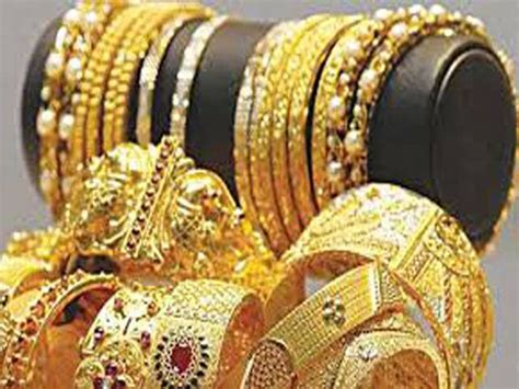 Gold Rates Decline By Rs 1 700 To Rs 216 000 Per Tola Daily Times