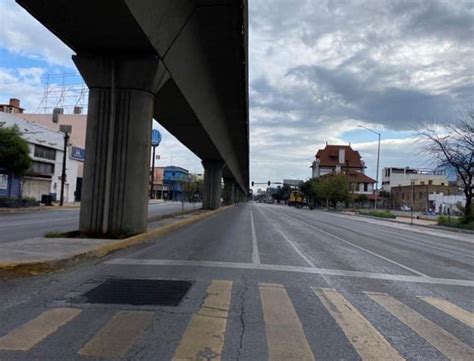 Calles De Monterrey Lucen Solas Durante La Navidad Punto Poniente ı