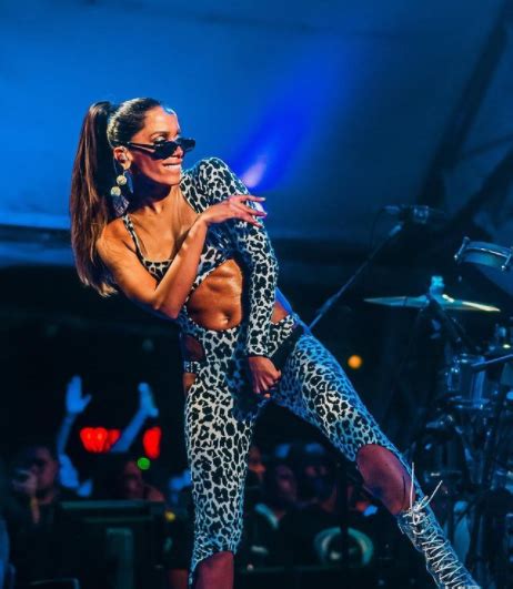 Anitta Anuncia Ensaio De Carnaval Em Salvador