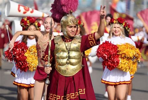 FACES & PLACES: The Port of San Diego Holiday Bowl Parade – San Diego Sun