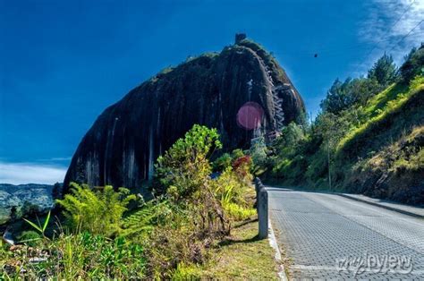 Piedra Del Peñol Monolito Gran Piedra Negra En Guatapé Antioquia