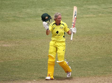 Beth Mooney acknowledges her century | ESPNcricinfo.com