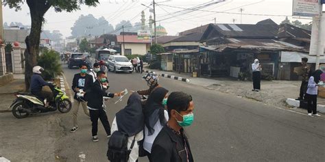 Kualitas Udara Memburuk Pelajar Di Bukittinggi Wajib Pakai Masker