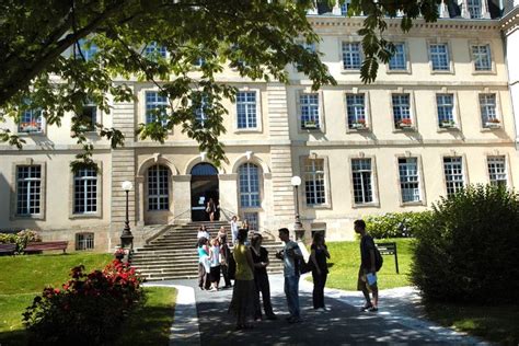 Le lycée Gay Lussac perd deux classes et postes enseignants Le