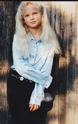 23 Sweet Rare Taylor Swift Childhood Photos - NSF News and Magazine