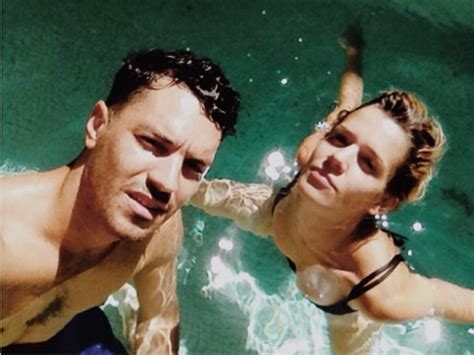 Ah mirá qué hot la reacción del novio de Violeta Urtizberea cuando vio el beso con Julieta