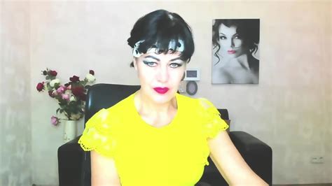 Webcam Big Ass And Big Tits Milf Teasing Show