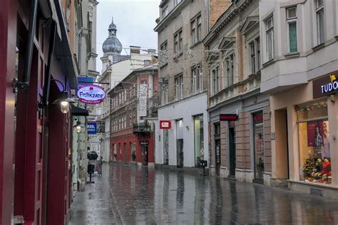 Prazne Sarajevske Ulice Prvog Jutra U Foto Bosnainfo