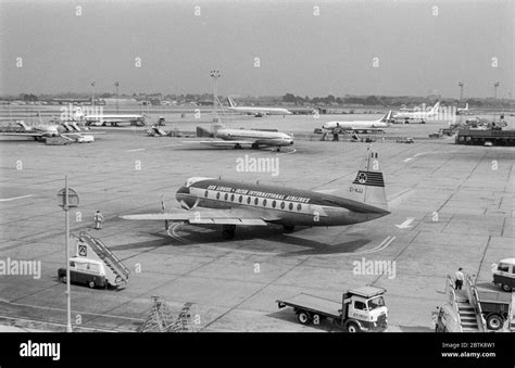 Heathrow airport lhr Black and White Stock Photos & Images - Alamy