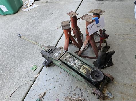 J&K Estate Sales & Auctions - Hydraulic 2-Ton Jack / Jack Stands ...