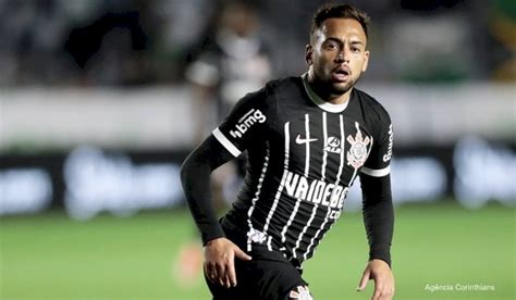 Maycon sofre lesão no joelho e pode não jogar mais pelo Corinthians em