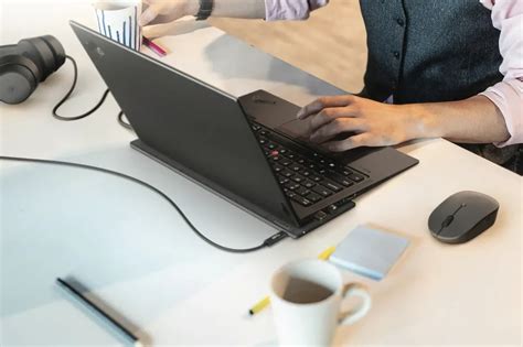 Новости — Lenovo придумала, как добавить беспроводную зарядку почти в ...