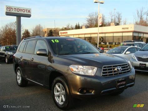 Magnetic Gray Metallic Toyota Highlander V Wd Photo