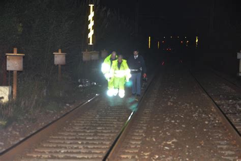 Sospetto Di Una Persona Sui Binari Paura E Ritardi Dei Treni