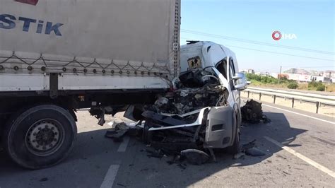 Kurnaköy de feci kaza Tıra arkadan çarpan minibüsün motoru koptu Video