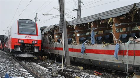 Explosion in ÖBB Lokomotive Dach weggesprengt kurier at