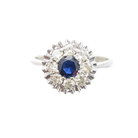 Lot 41 - A sapphire and diamond cluster ring,