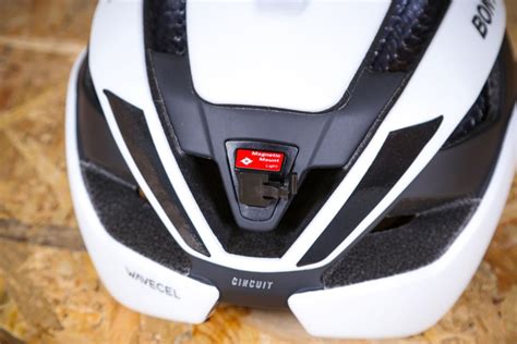 Review Bontrager Circuit Wavecel Helmet Roadcc